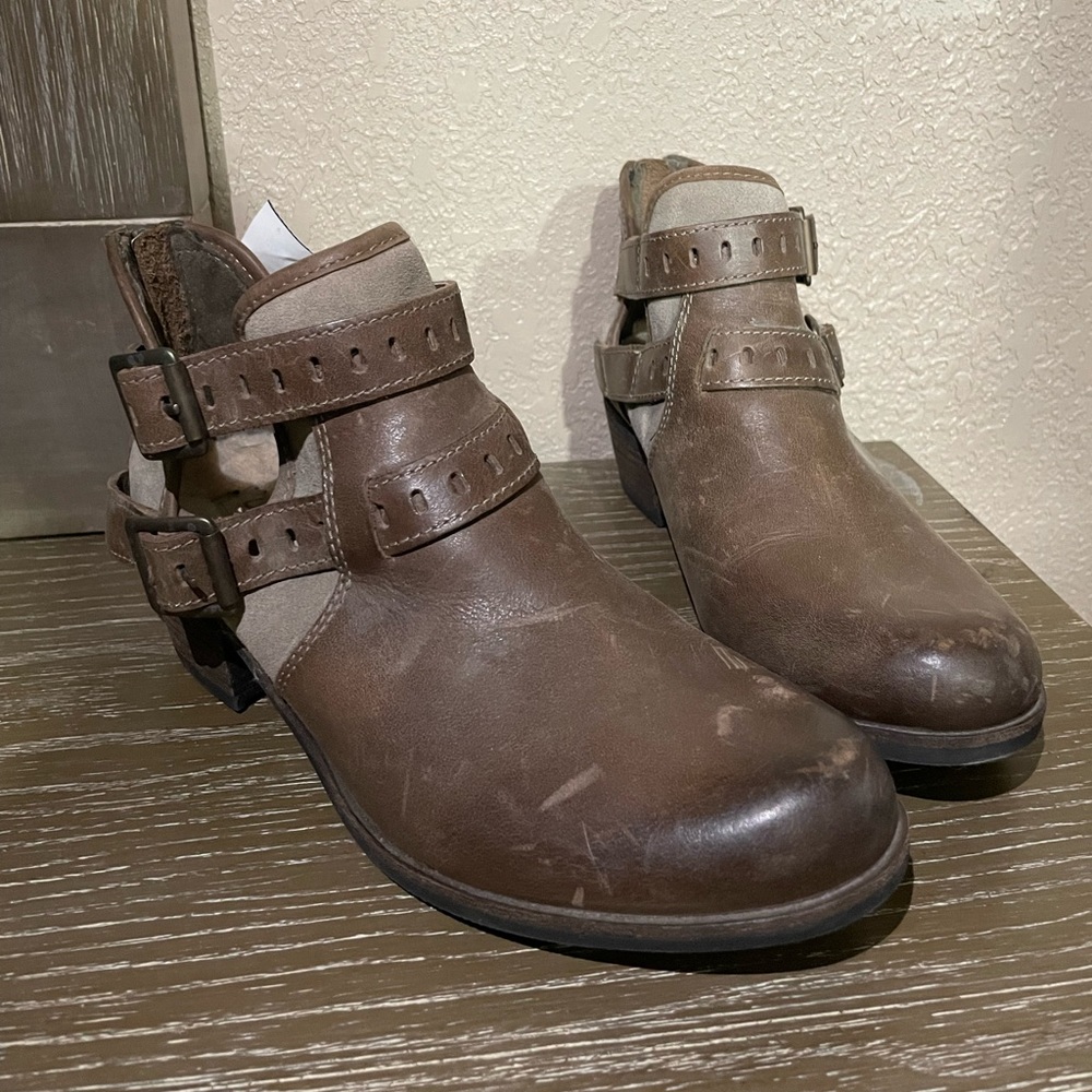 UGG Brown Leather Ankle Boots